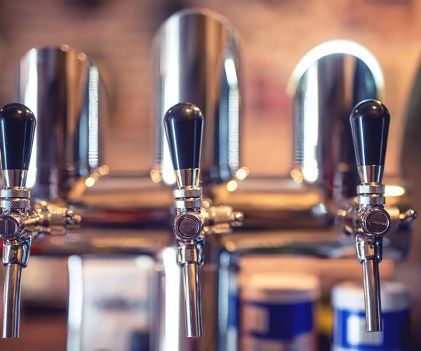beer-tap-at-restaurant-bar-or-pub-close-up-details-PS4WTMD